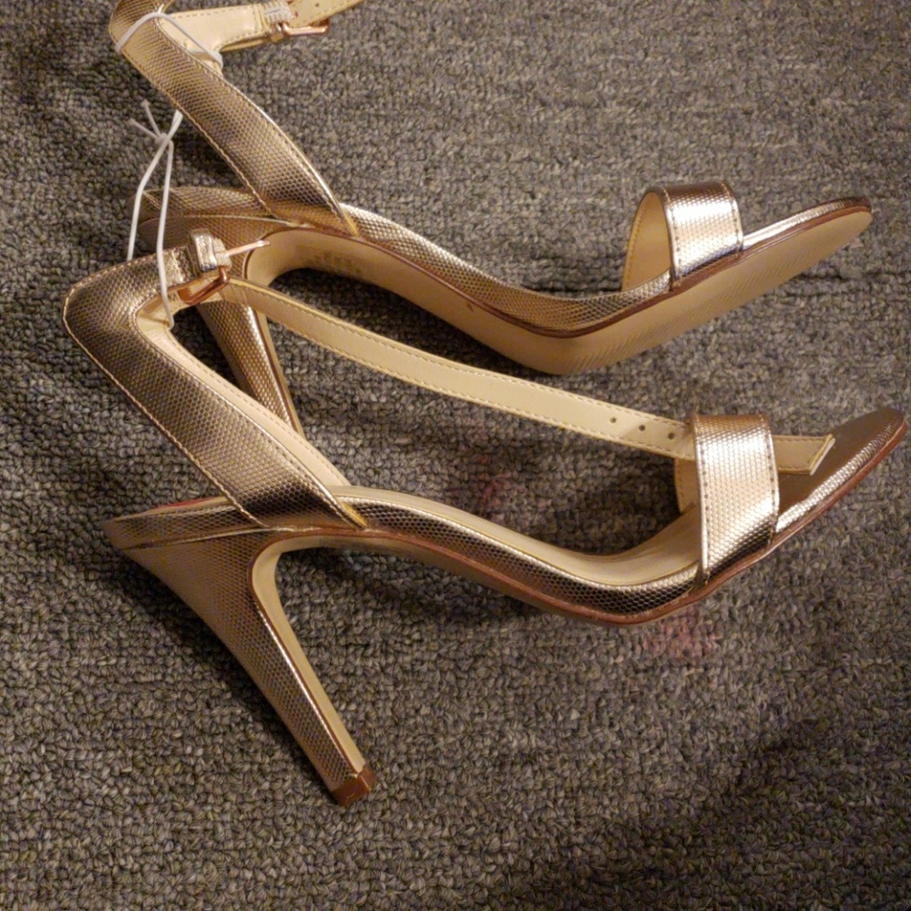 Sandals - Picture 2 of 4